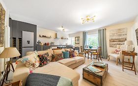 Charming Two Bedroom Maisonette